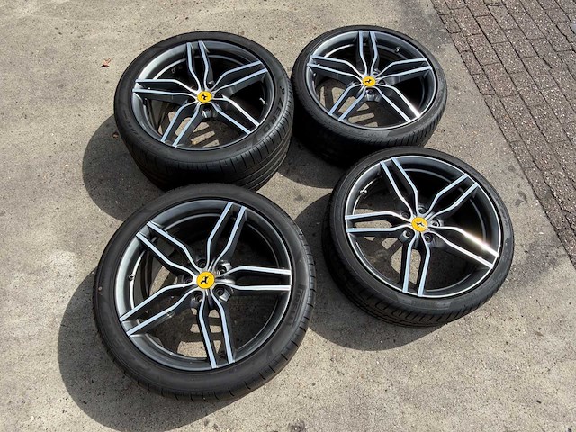 Ferrari ff velg - afbeelding 9 van  14