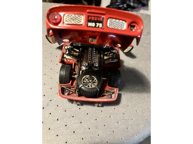 Ferrari modelauto op schaal 1 op 24 collected item er mist 1 achterlichtje - afbeelding 3 van  7