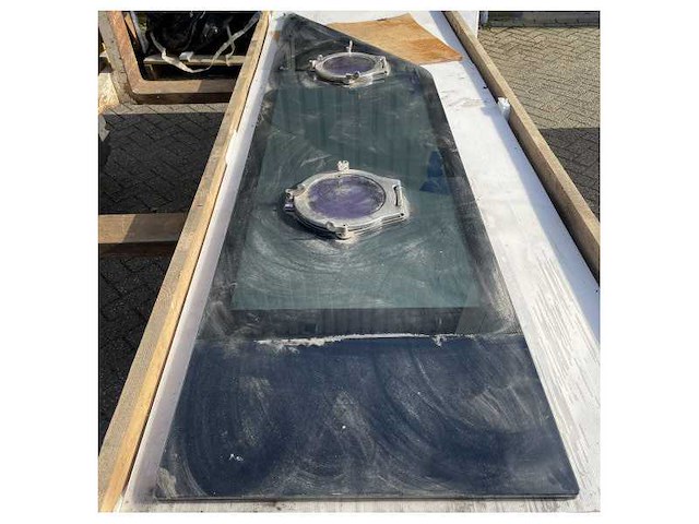 Ferretti 920 side mount front glass panel with opening porthole - 420407 - afbeelding 8 van  8