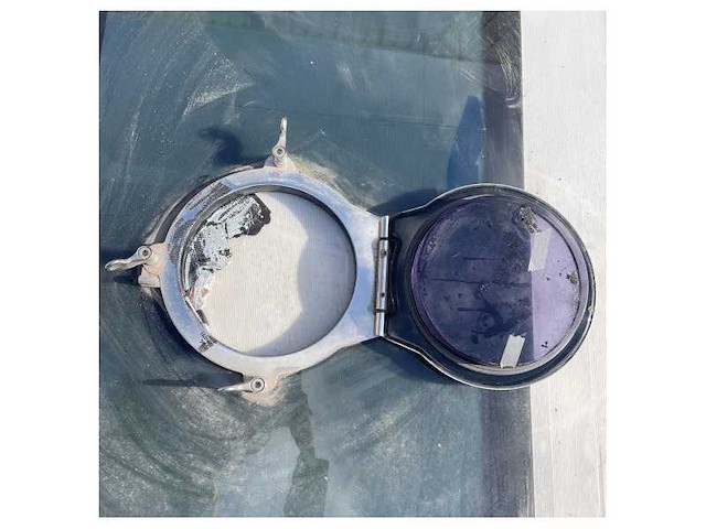 Ferretti 920 side mount front glass panel with opening porthole - 420407 - afbeelding 4 van  4