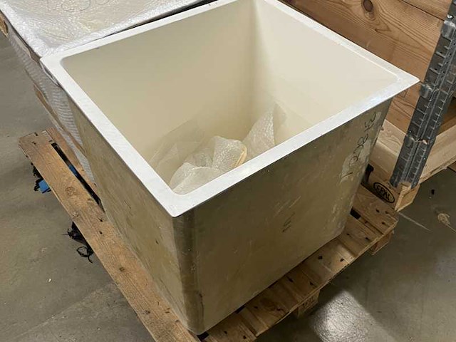 Ferretti yachts f850 bow locker - durable marine storage box for saltwater & uv protection - afbeelding 2 van  3