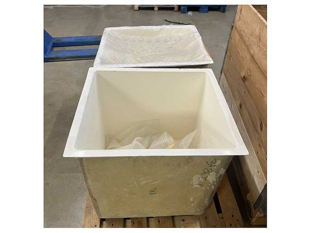 Ferretti yachts f850 bow locker - durable marine storage box for saltwater & uv protection - afbeelding 4 van  8