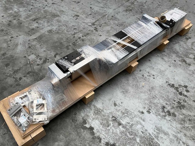 Festo - dgc-63-700-kf-ysrw-a - lineaire aandrijfing 1x - afbeelding 1 van  5