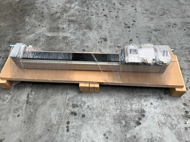 Festo - dgc-63-750-kf-ysrw-a - lineaire aandrijving 1x - afbeelding 1 van  4