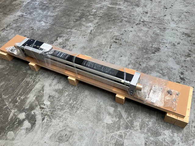 Festo - dgc-63-850-kf-ysrw-a - lineaire aandrijving 1x - afbeelding 2 van  4