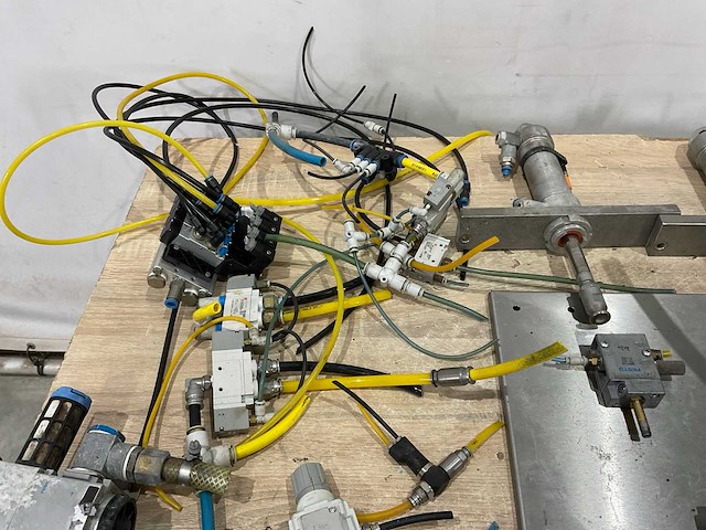 Festo - partij perslucht materiaal - afbeelding 1 van  1