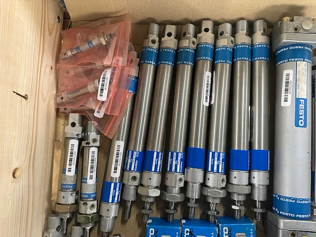 Festo - partij pneumatische cilinders & toebehoren - afbeelding 8 van  9