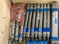 Festo - partij pneumatische cilinders & toebehoren - afbeelding 8 van  9