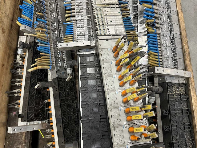 Festo - partij pneumatische ventieleilanden / manifolds met bekabeling en slangen - afbeelding 1 van  7