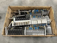 Festo - partij pneumatische ventieleilanden / manifolds met bekabeling en slangen - afbeelding 4 van  7