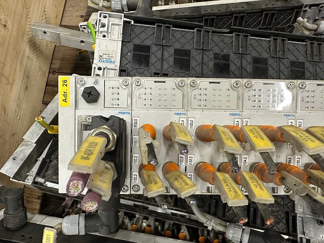 Festo - partij pneumatische ventieleilanden / manifolds met bekabeling en slangen - afbeelding 6 van  7
