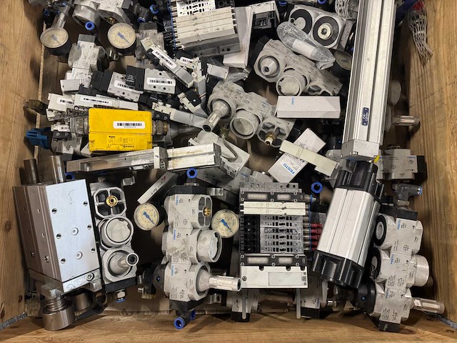 Festo - pneumatiek - partij ventielblokken, cilinders/actuatoren & drukregelaars - afbeelding 5 van  12