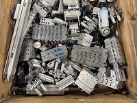 Festo - pneumatiek - partij ventielblokken, cilinders/actuatoren & drukregelaars - afbeelding 6 van  12