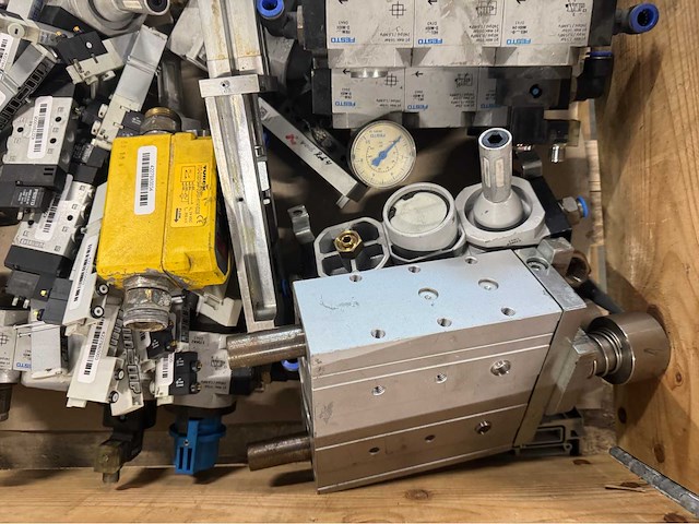 Festo - pneumatiek - partij ventielblokken, cilinders/actuatoren & drukregelaars - afbeelding 9 van  12