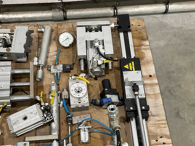 Festo - pneumatische onderdelen - afbeelding 2 van  7