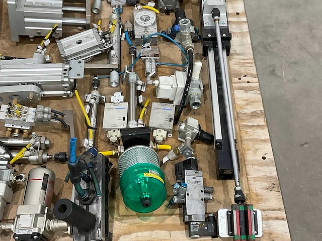 Festo - pneumatische onderdelen - afbeelding 7 van  7