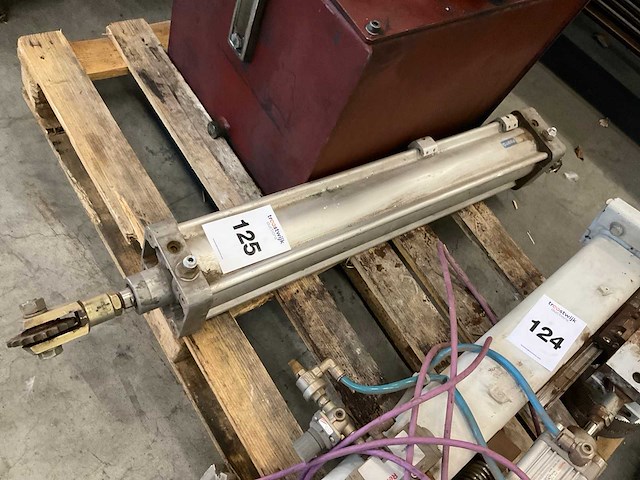 Festo cilinder - afbeelding 1 van  2