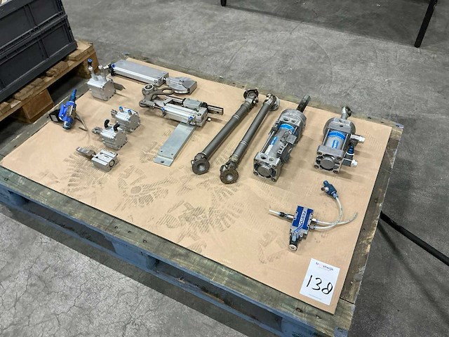 Festo diverse pneumatische onderdelen - afbeelding 1 van  9
