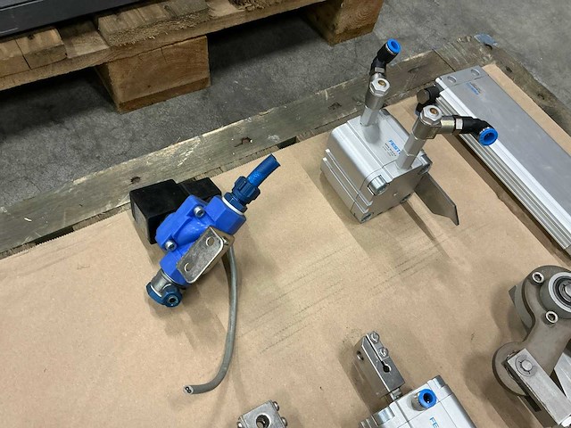 Festo diverse pneumatische onderdelen - afbeelding 8 van  9