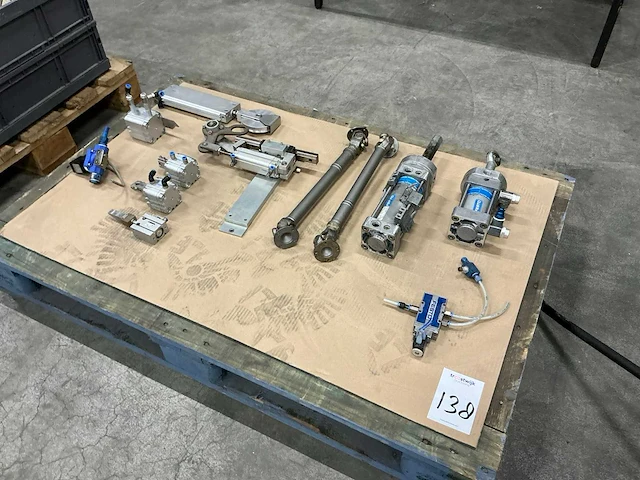Festo diverse pneumatische onderdelen - afbeelding 1 van  9