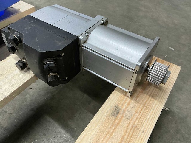Festo emca-ec-67-l-1te-co-es servomotor (4x) - afbeelding 4 van  10