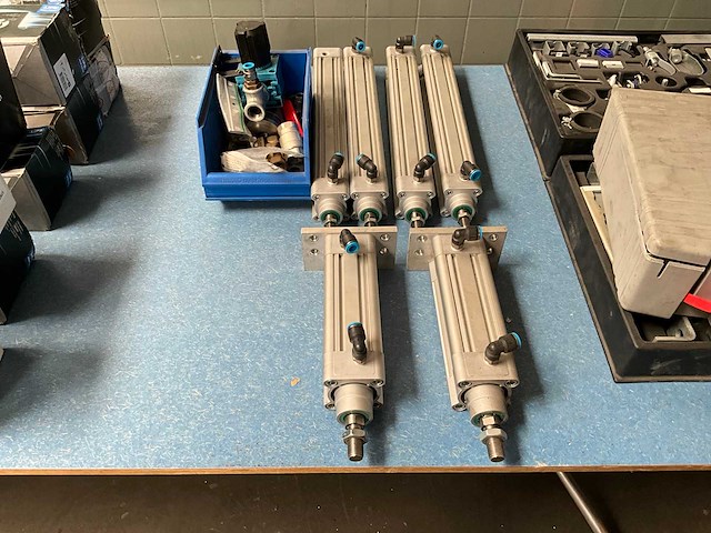 Festo partij luchtcylinders - afbeelding 1 van  5