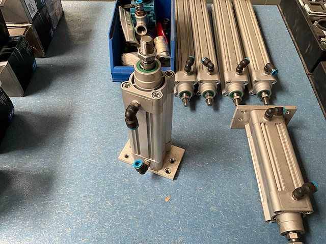 Festo partij luchtcylinders - afbeelding 2 van  5