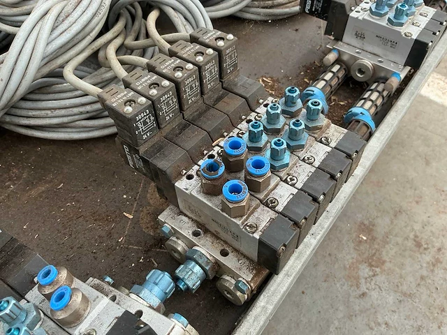Festo pneumatische ventielen - afbeelding 4 van  12