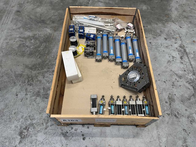 Festo & schneider electric & norgen - partij industriële pneumatiek & aandrijfcomponenten - afbeelding 1 van  7