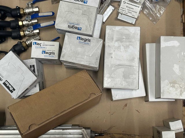 Festo, smc, cammozzi - pneumatic cylinders - afbeelding 10 van  10