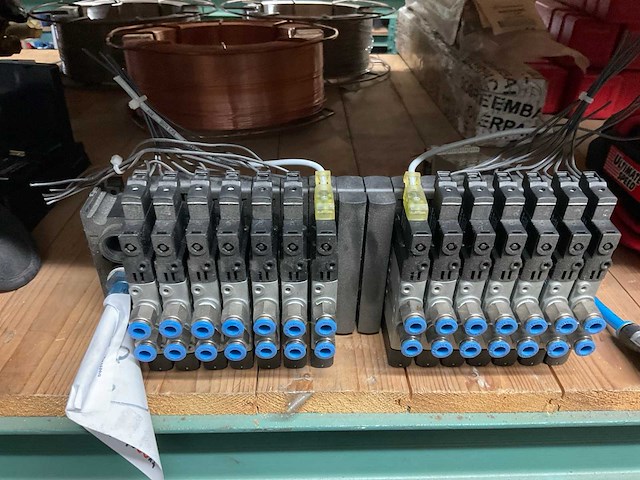 Festo ventielen blok (2x) - afbeelding 1 van  3