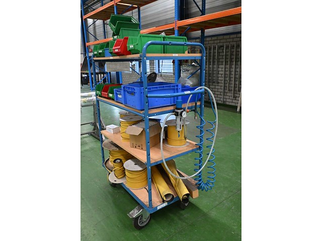 Fetra 8201 4-delige magazijnwagen inclusief diverse inhoud - afbeelding 2 van  5