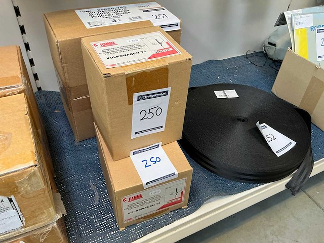 Fiamma installatiebeugel voor luifel vw t4 (2x) - afbeelding 1 van  3