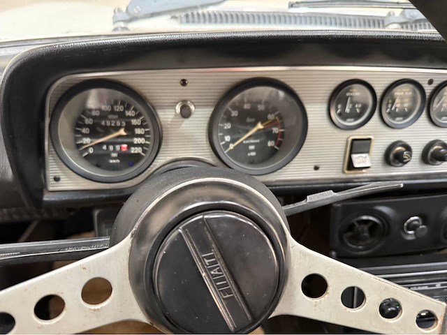 Fiat - 124 - sport - oldtimer - 1973 - afbeelding 6 van  28