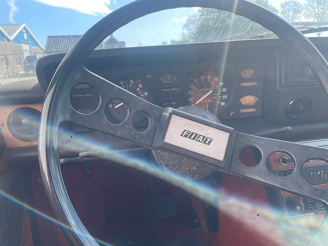 Fiat - 130 coupé automatic - 3200 v6 pininfarina - fiat 130 coupé automatic 3200 v6 pininfarina - afbeelding 11 van  12