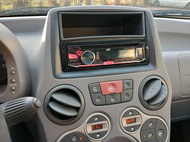 Fiat - 2004 - panda - 1.2 emotion - personenauto - afbeelding 15 van  15