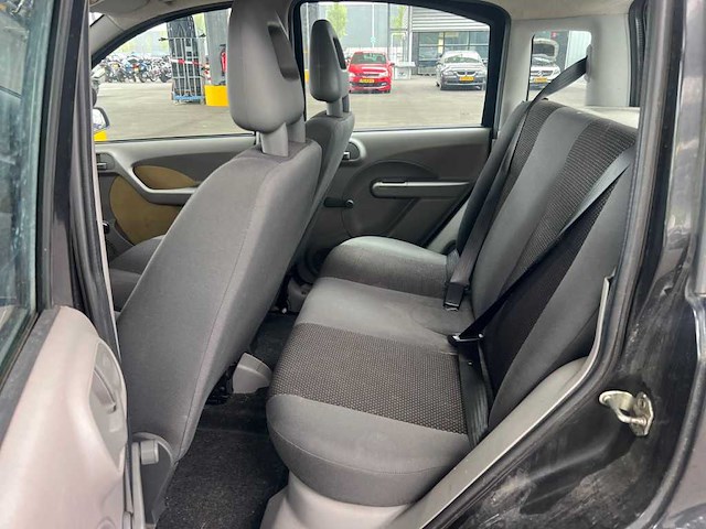 Fiat - 2005 - panda - 1.2 navigator - personenauto - afbeelding 4 van  14