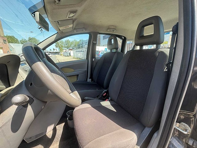 Fiat - 2005 - panda - 1.2 navigator - personenauto - afbeelding 2 van  13
