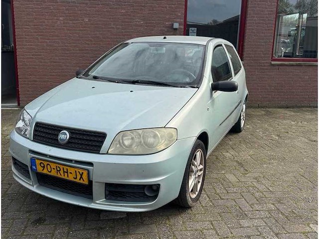 Fiat - 2005 - punto - 1.2 navigator - personenauto - afbeelding 1 van  8