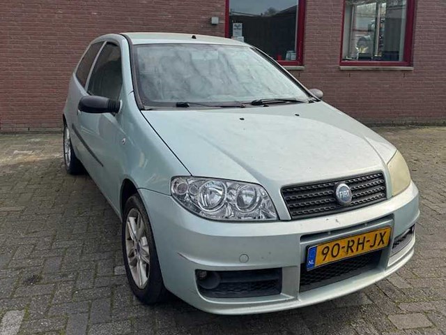 Fiat - 2005 - punto - 1.2 navigator - personenauto - afbeelding 2 van  8