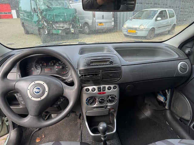 Fiat - 2005 - punto - 1.2 navigator - personenauto - afbeelding 5 van  8