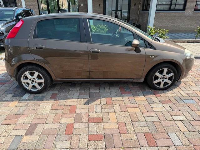 Fiat - 2009 - grande punto - 1.4 active - jkh-06-z - afbeelding 17 van  19