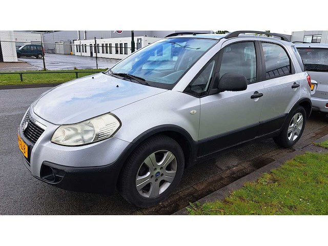 Fiat - 2009 - sedici - 1.6-16v dynamic - 17-kfl-8 - afbeelding 1 van  7