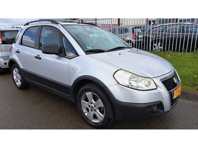 Fiat - 2009 - sedici - 1.6-16v dynamic - 17-kfl-8 - afbeelding 2 van  7