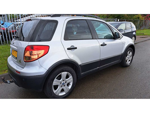 Fiat - 2009 - sedici - 1.6-16v dynamic - 17-kfl-8 - afbeelding 4 van  7
