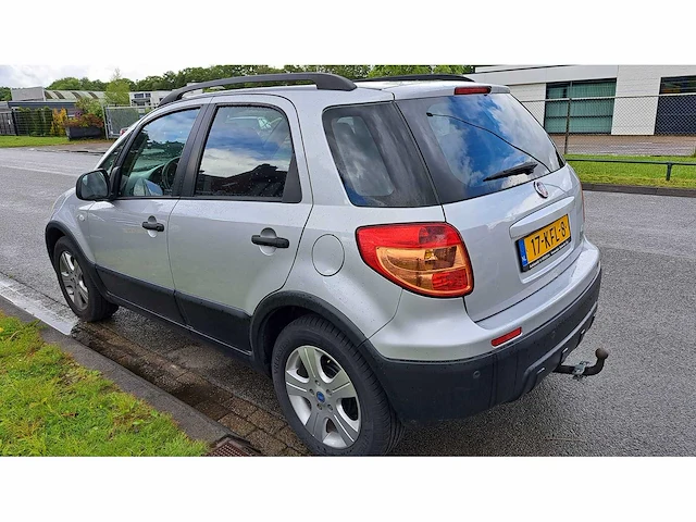 Fiat - 2009 - sedici - 1.6-16v dynamic - 17-kfl-8 - afbeelding 2 van  3