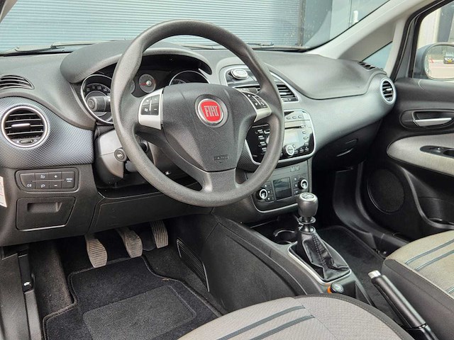 Fiat - 2011 - punto evo - 1.4-16v m-air dyn. - 76-rhz-6 - personenauto - 63400 km - afbeelding 3 van  22