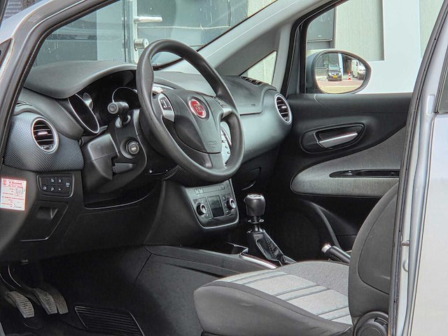 Fiat - 2011 - punto evo - 1.4-16v m-air dyn. - 76-rhz-6 - personenauto - 63400 km - afbeelding 22 van  22