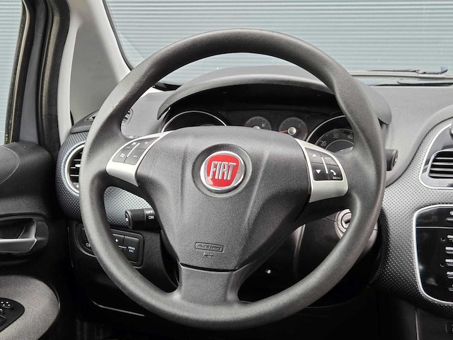 Fiat - 2011 - punto evo - 1.4-16v m-air dyn. - 76-rhz-6 - personenauto - 63400 km - afbeelding 4 van  26
