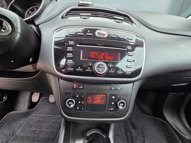 Fiat - 2011 - punto evo - 1.4-16v m-air dyn. - 76-rhz-6 - personenauto - 63400 km - afbeelding 13 van  26